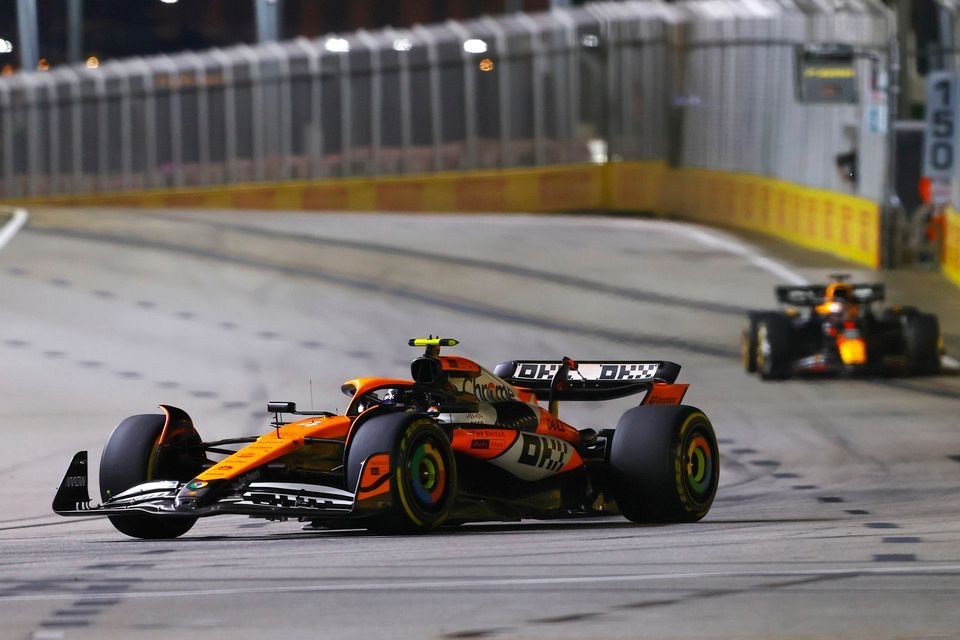 1/2ヘルメット マクラーレンF1 L.ノリス 2024年 シンガポールGP優勝 McLaren F1 1/2 scale Helmet BELL L. Norris 2024 Singapore GP