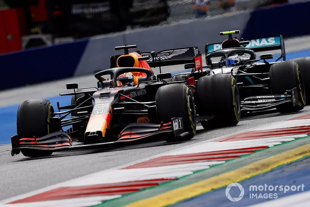 Max Verstappen, Red Bull Racing RB16, leads Valtteri Bottas, Mercedes F1 W11 EQ Performance