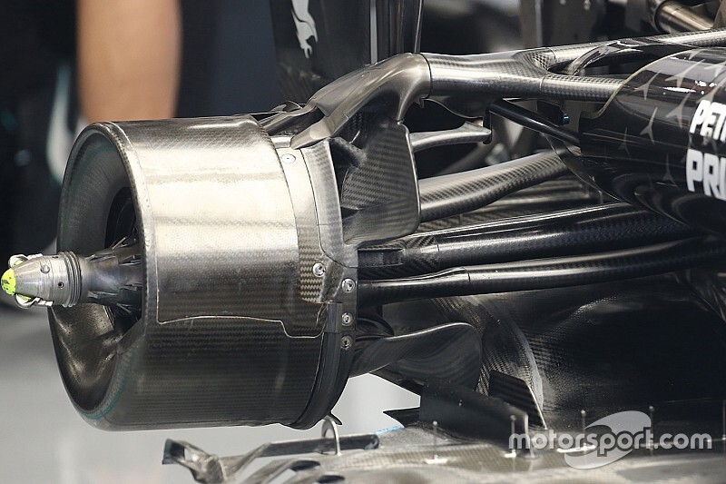 田宮F103 F1 メカ付リヤ車高調バルク レッドブルF1、メルセデスに先制攻撃。リヤブレーキダクトの”合法性