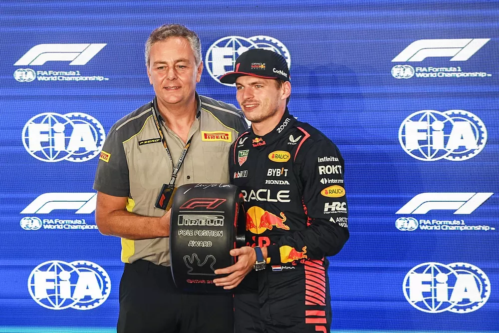 Max Verstappen, Red Bull Racing, receives his Pirelli Pole Position Award from Mario Isola, Racing Manager, Pirelli Motorsport