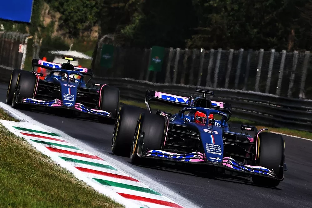 Esteban Ocon, Alpine A523, Pierre Gasly, Alpine A523