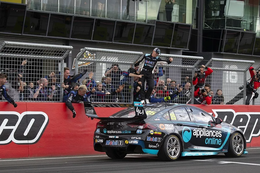 Race winner Chaz Mostert and Lee Holdsworth, Walkinshaw Andretti United Holden