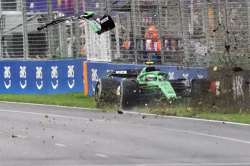 Gabriel Bortoleto, Sauber crash  