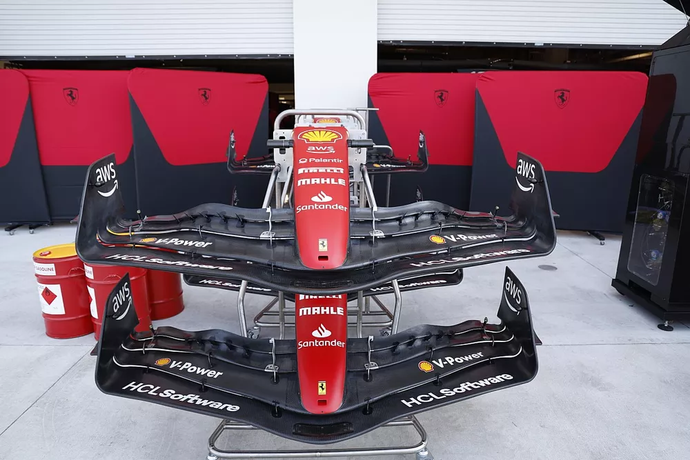 Musi della Ferrari fuori dal garage