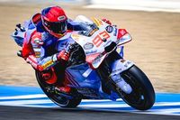 Márquez manda el libre del sábado en condiciones mixtas tras llover toda la noche