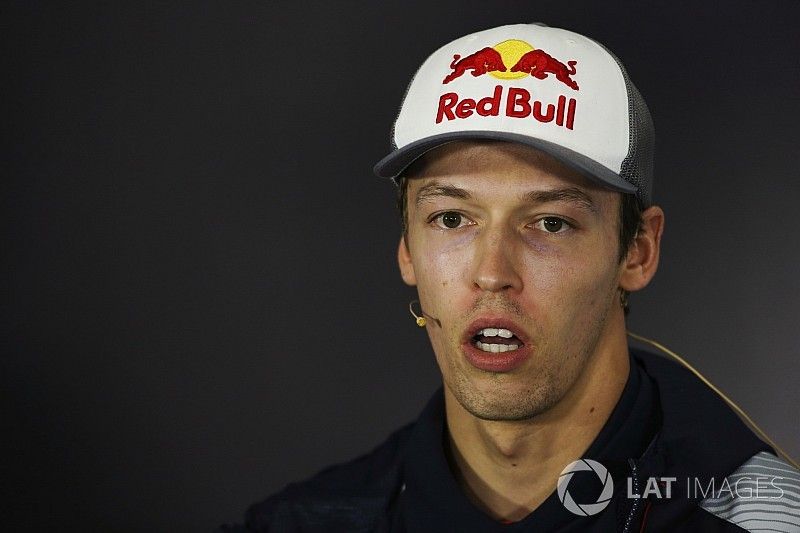 Daniil Kvyat, Scuderia Toro Rosso  en la conferencia de prensa