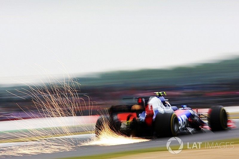 Carlos Sainz Jr, Scuderia Scuderia Toro Rosso STR12 sparks