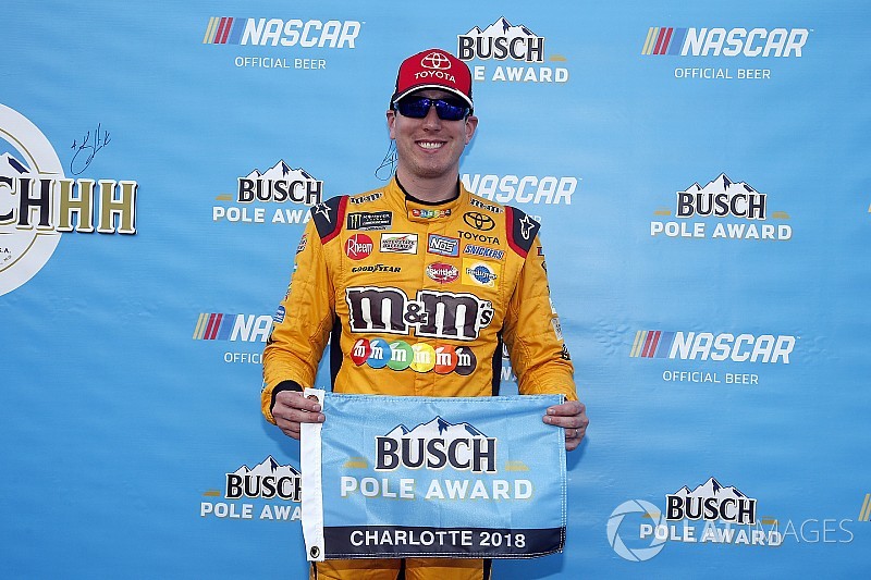 Busch logra la pole para la Coke 600 y Suárez en 10°