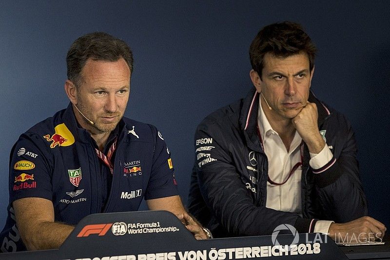 Christian Horner, director del equipo Red Bull Racing y Toto Wolff, director de Motorsport de Mercedes AMG F1 en la conferencia de prensa