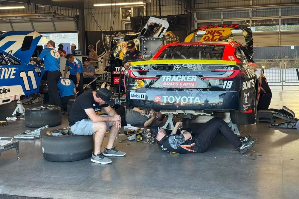 Chase Briscoe and team