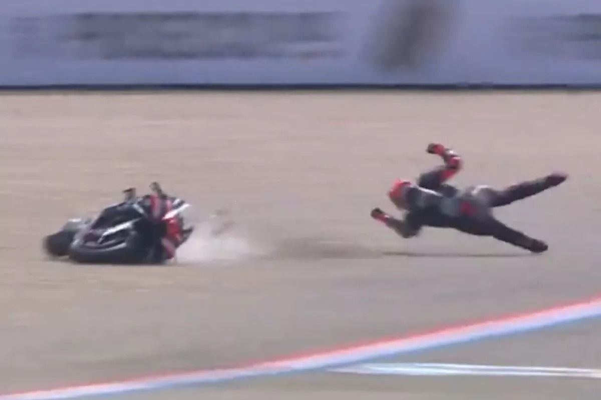 VIDEO: Bezzecchi sufre fuerte caída en Assen y pone en peligro su lucha por el campeonato