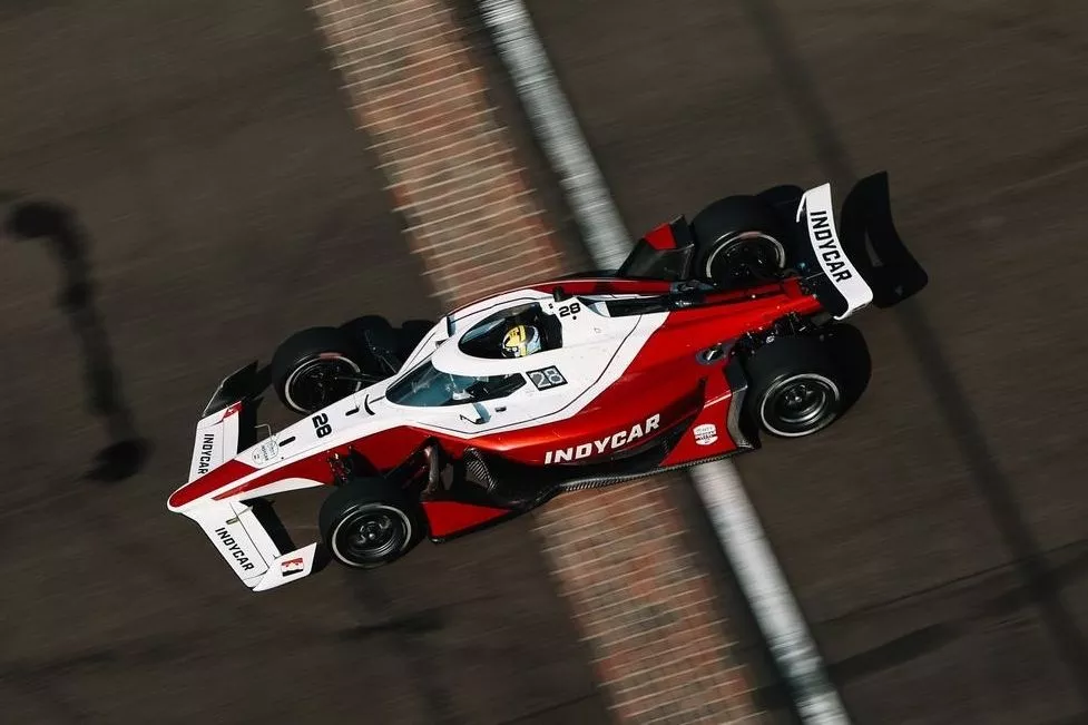 INDYCAR IR-28 prueba en óvalo en Indianápolis