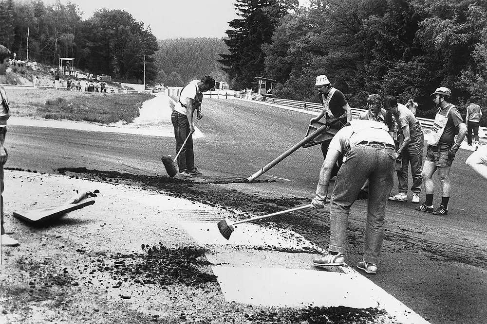 The race was cancelled after practice when the newly-laid track broke up due to the heat