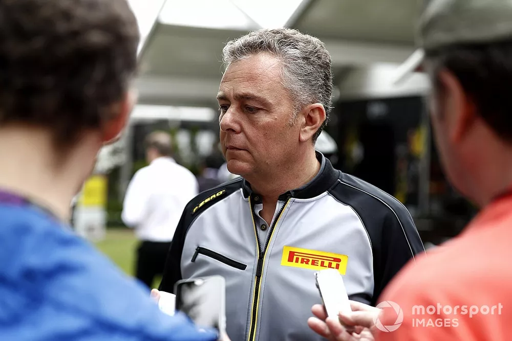 Mario Isola, Directeur de la Comp&eacute;tition, Pirelli Motorsport, parle &agrave; la presse