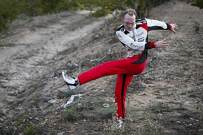 Catalogna, PS17: Latvala sbatte e perde il podio. Loeb e Ogier si giocano il rally all'ultima prova!