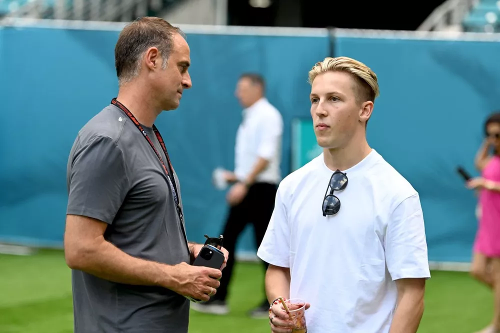 Oliver Mintzlaff, Managing Director, Red Bull GmbH, Liam Lawson, Reserve Driver, Visa Cash App RB F1 Team 