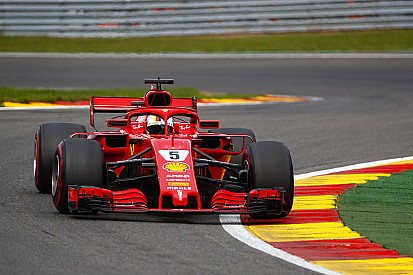 A Whiting le divierten las sospechas de Hamilton sobre Ferrari