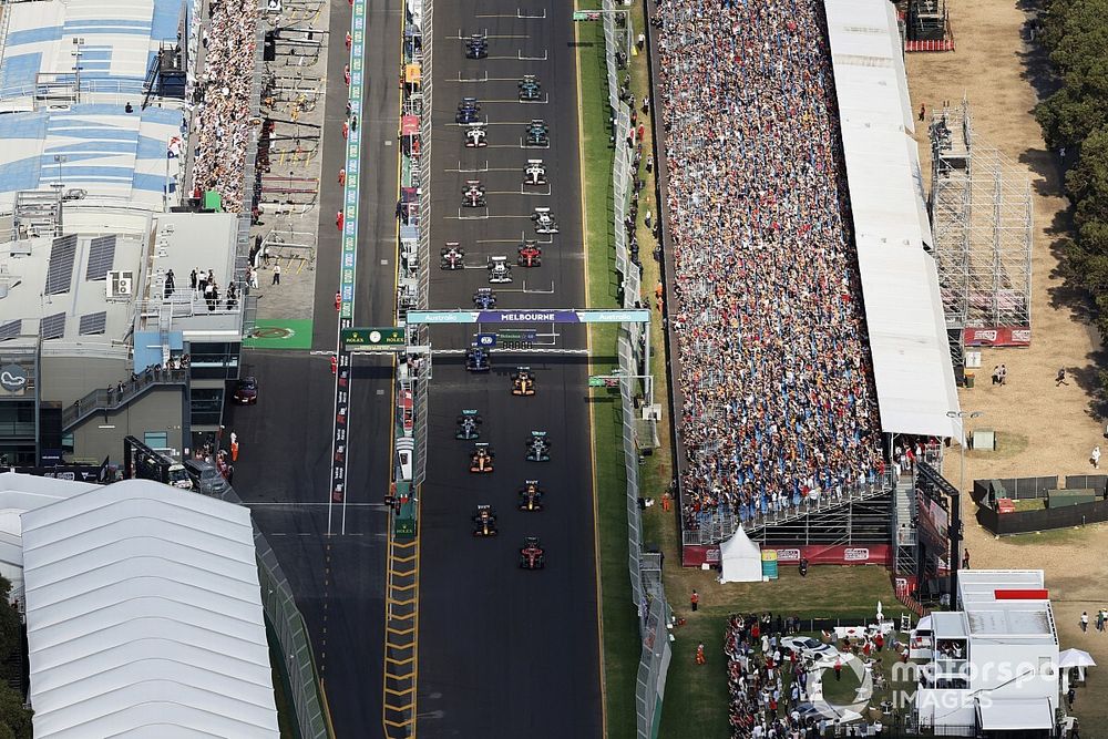 Charles Leclerc, Ferrari F1-75, Max Verstappen, Red Bull Racing RB18, lead the field away at the start