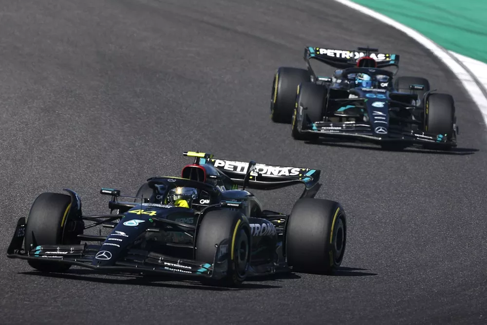 Lewis Hamilton, Mercedes F1 W14, George Russell, Mercedes F1 W14