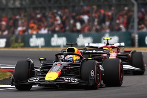 【直筆サイン多数】2010年 F1 イギリスGP 公式プログラム lewis-hamilton-ferrari-max-ver.jpg