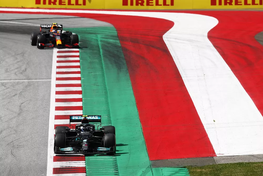 Valtteri Bottas, Mercedes W12, Sergio Perez, Red Bull Racing RB16B