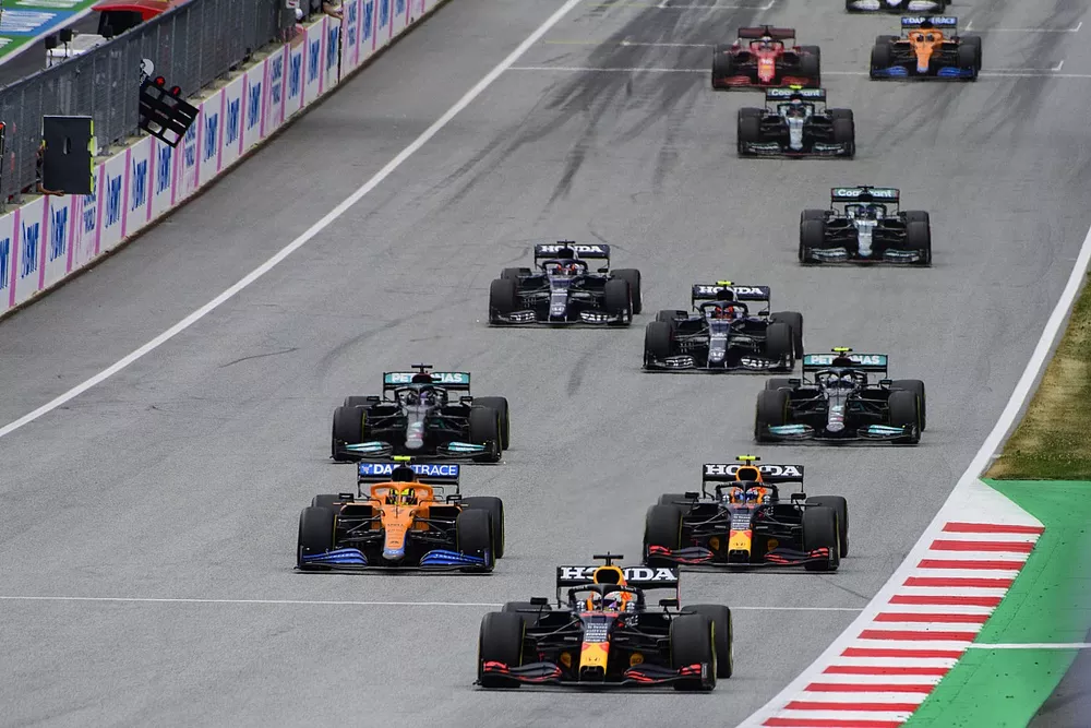 Max Verstappen, Red Bull Racing RB16B, Sergio P&eacute;rez, Red Bull Racing RB16B, Lewis Hamilton, Mercedes W12, Valtteri Bottas, Mercedes