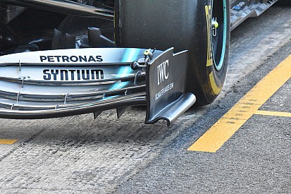 Mercedes test aangepaste voorvleugel op openingsdag tweede testweek