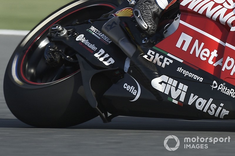 MotoGP, Losail, Warm-Up: Petrucci precede di un soffio Marquez