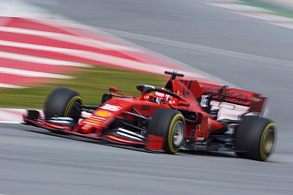 «Прямо сейчас они очень, очень сильны». Хэмилтон о превосходстве Ferrari на тестах