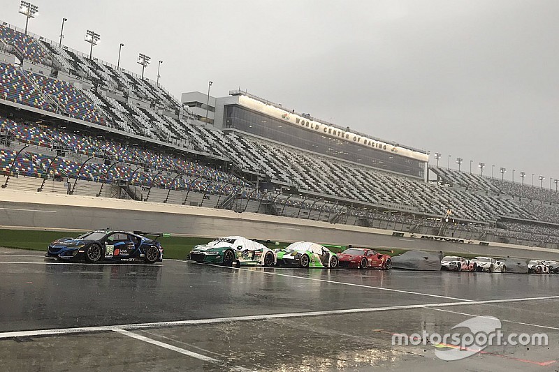 Las 24 horas de Daytona avanzan tras el Safety Car con Alonso 2º