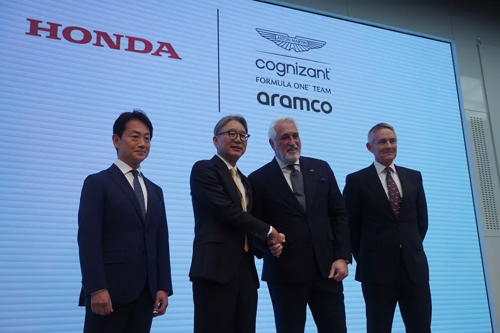 Lawrence Stroll,  Toshihiro Sanbe, Presidente e AD di Honda Motor,Koji Watanabe, Presidente Honda Racing Corporation,Martin Whitmarsh