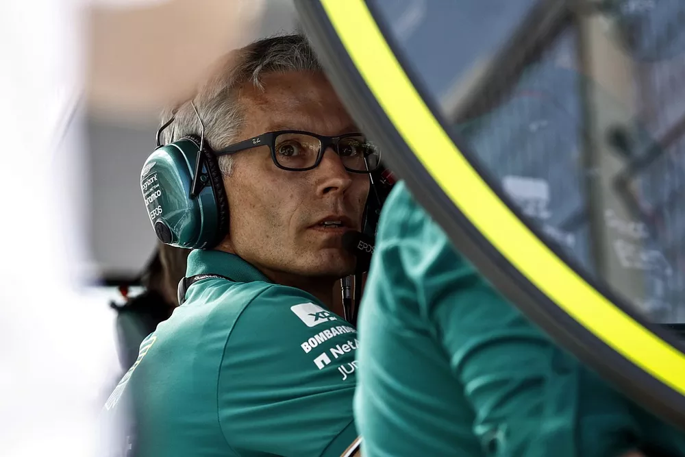 Mike Krack, Team Principal del Team Aston Martin F1, sul muretto dei box