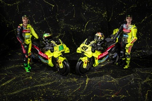 VR46、2026年新カラーリングは『黄×黒』に変化！ ロッシ「あとは速く