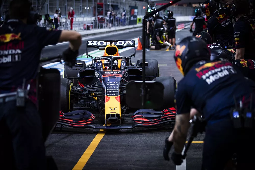 Max Verstappen, Red Bull Racing RB16B, in the pits
