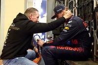 Jos Verstappen: "Solidaridad con la mujer suspendida; Max está sufriendo"