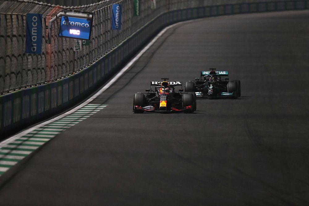 Max Verstappen, Red Bull Racing Lewis Hamilton, Mercedes 