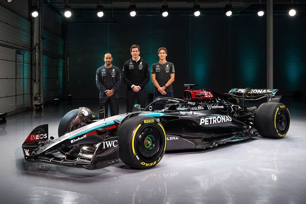 メルセデスF1が2024年型マシン『W15』を発表。ハミルトンの最終