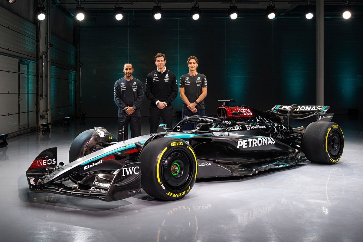 lewis-hamilton-mercedes-george.jpg
