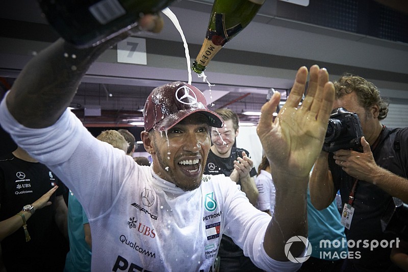 Rusya GP öncesi Lewis Hamilton ile röportaj