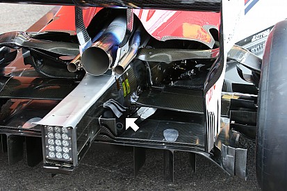Minibajszok jelentek meg a Sauber C37 hátulján