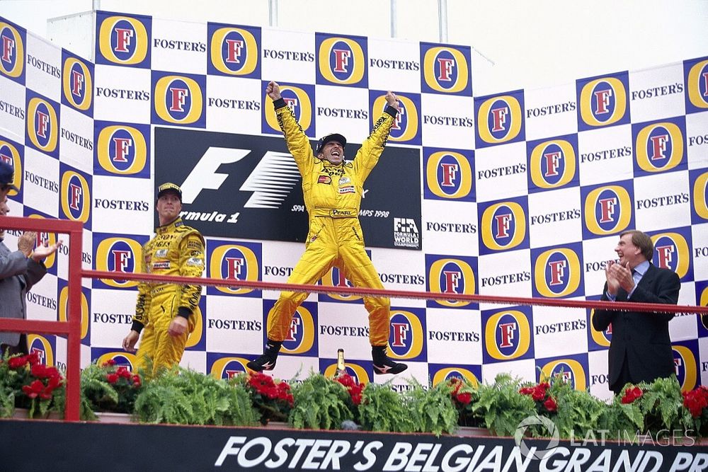 Podium: Race winner Damon Hill, Jordan 198, second place Ralf Schumacher, Jordan 198