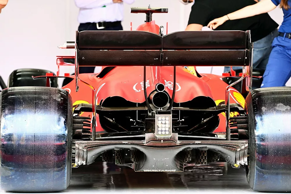 Detalle de la parte trasera del Ferrari SF21