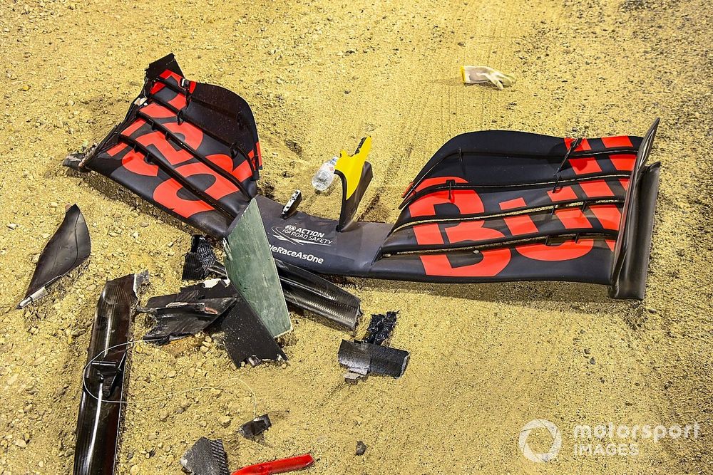 El aler&oacute;n da&ntilde;ado del monoplaza de Alexander Albon, Red Bull Racing RB16