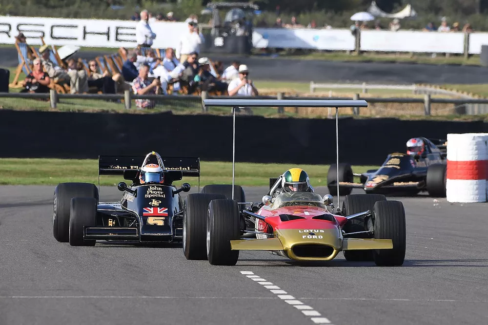 Lotus parade
Clive Chapman, Lotus 49B Ford, followed by Johnny Herbert, Lotus 77 Ford