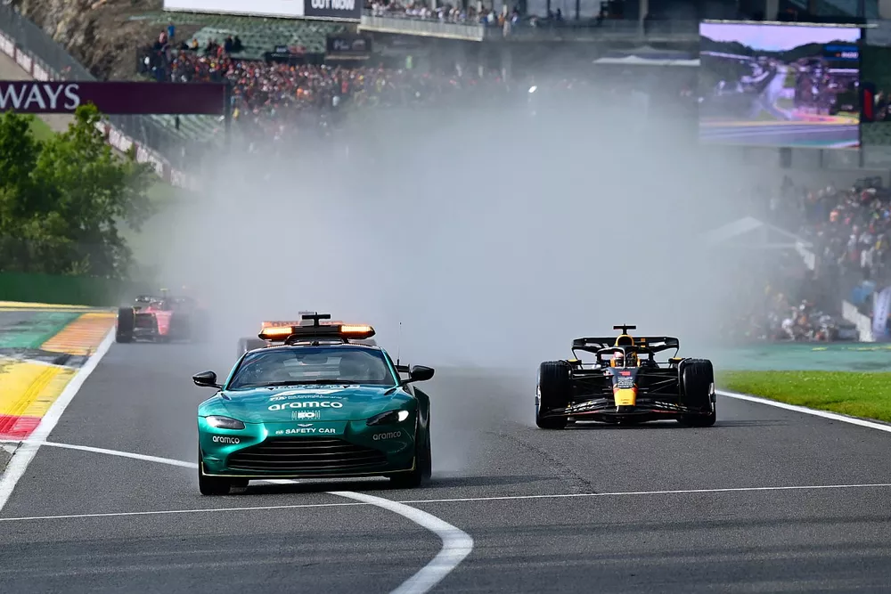The Safety Car Max Verstappen, Red Bull Racing RB19, Oscar Piastri, McLaren MCL60