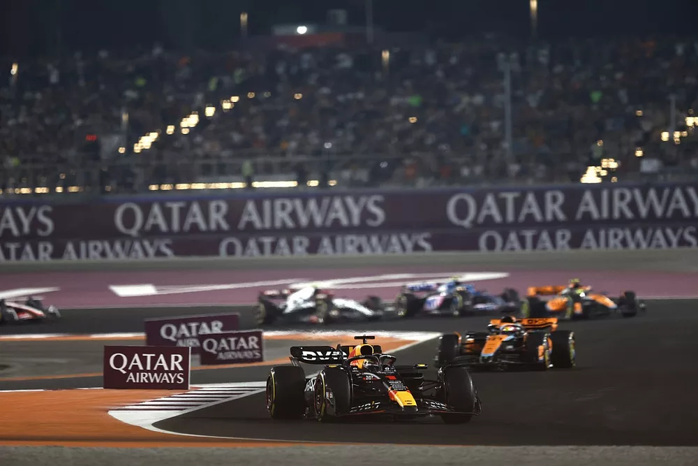 Max Verstappen, Red Bull Racing RB19, Oscar Piastri, McLaren MCL60, Lando Norris, McLaren MCL60