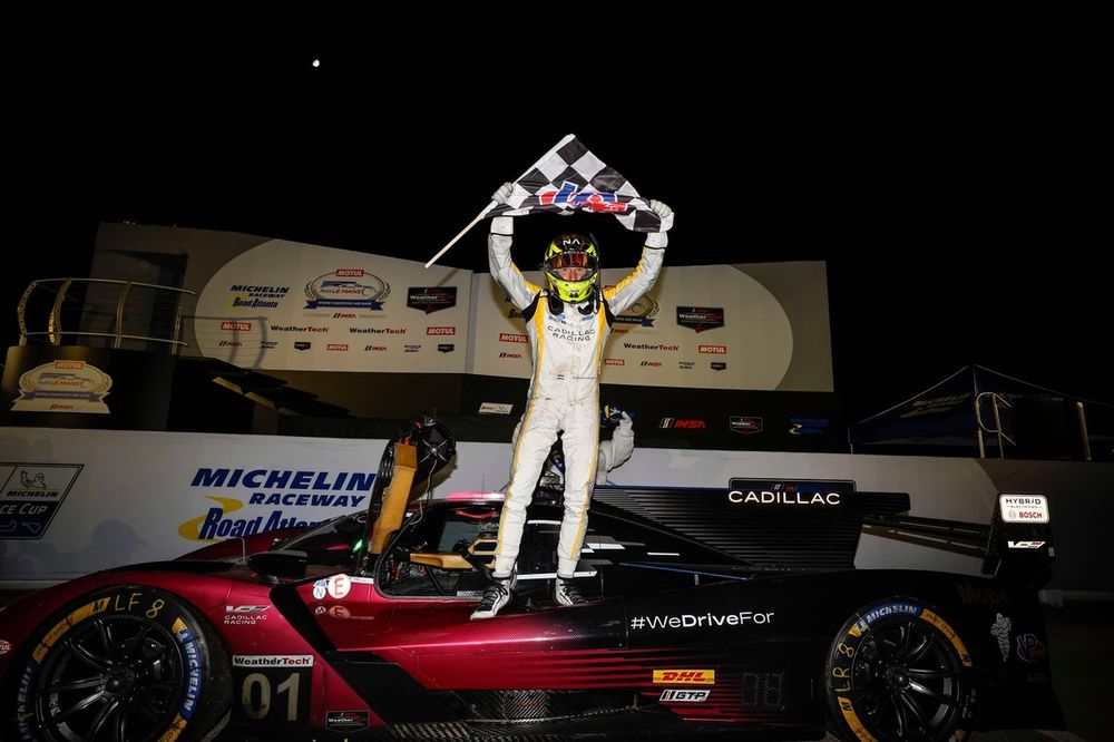 #01 Cadillac Chip Ganassi Racing Cadillac V-Series.R: Renger van der Zande