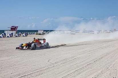 La increíble aventura de Verstappen con el Red Bull por Estados Unidos