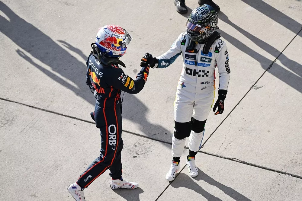 Oscar Piastri, McLaren, Max Verstappen, Red Bull Racing