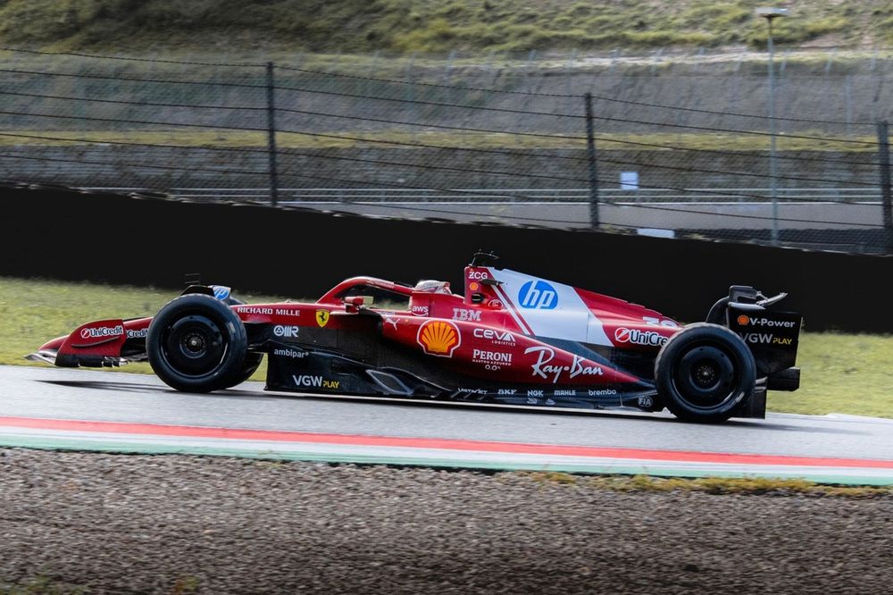 Guanyu Zhou, Ferrari